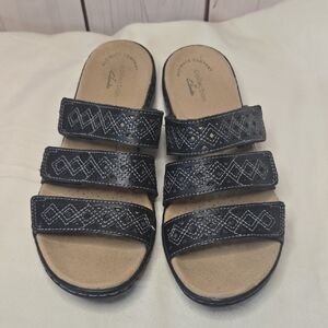 Clarks Women's Laurieann Black and Tan Sandals New Without Tags Size 6